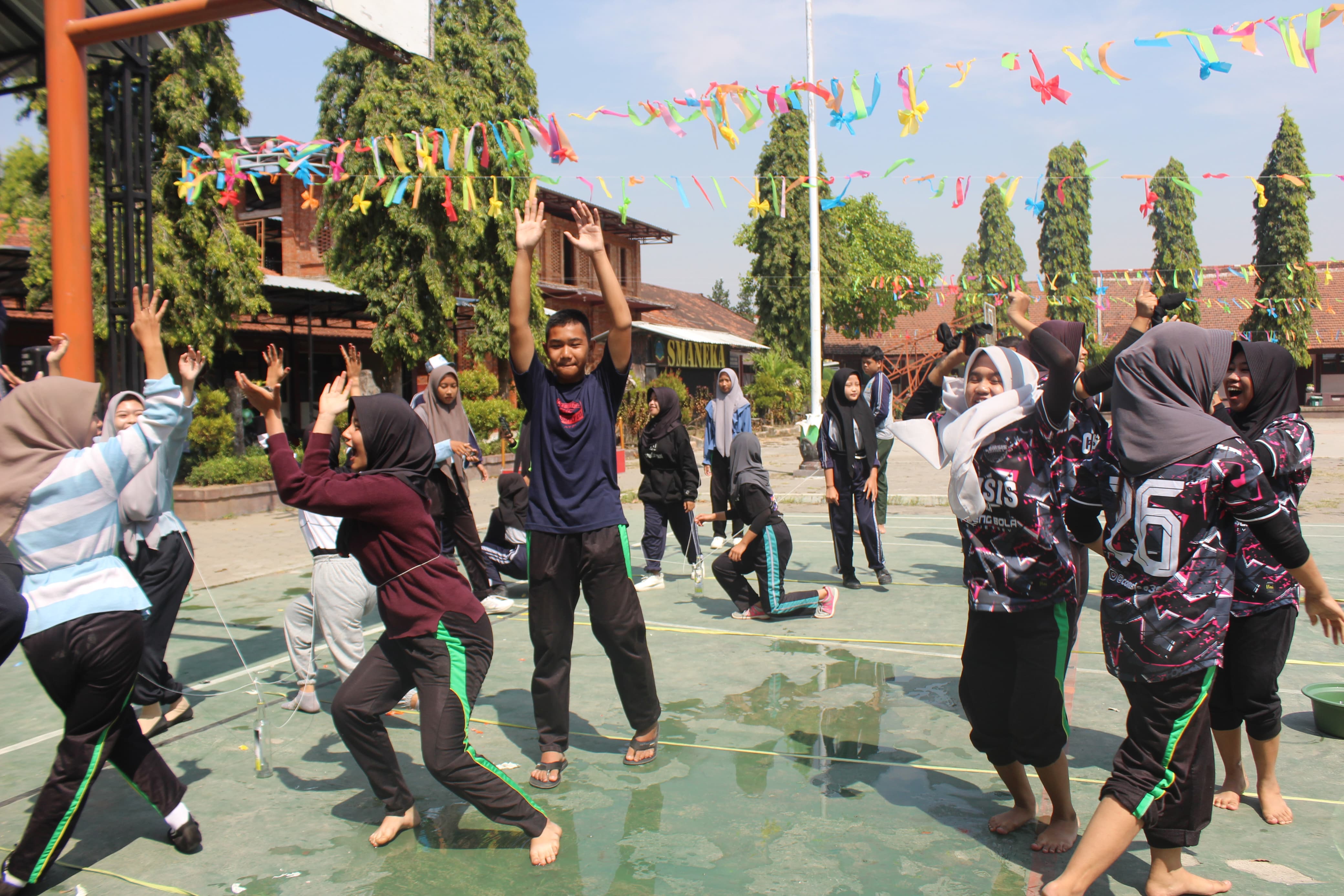 Lomba 17 an