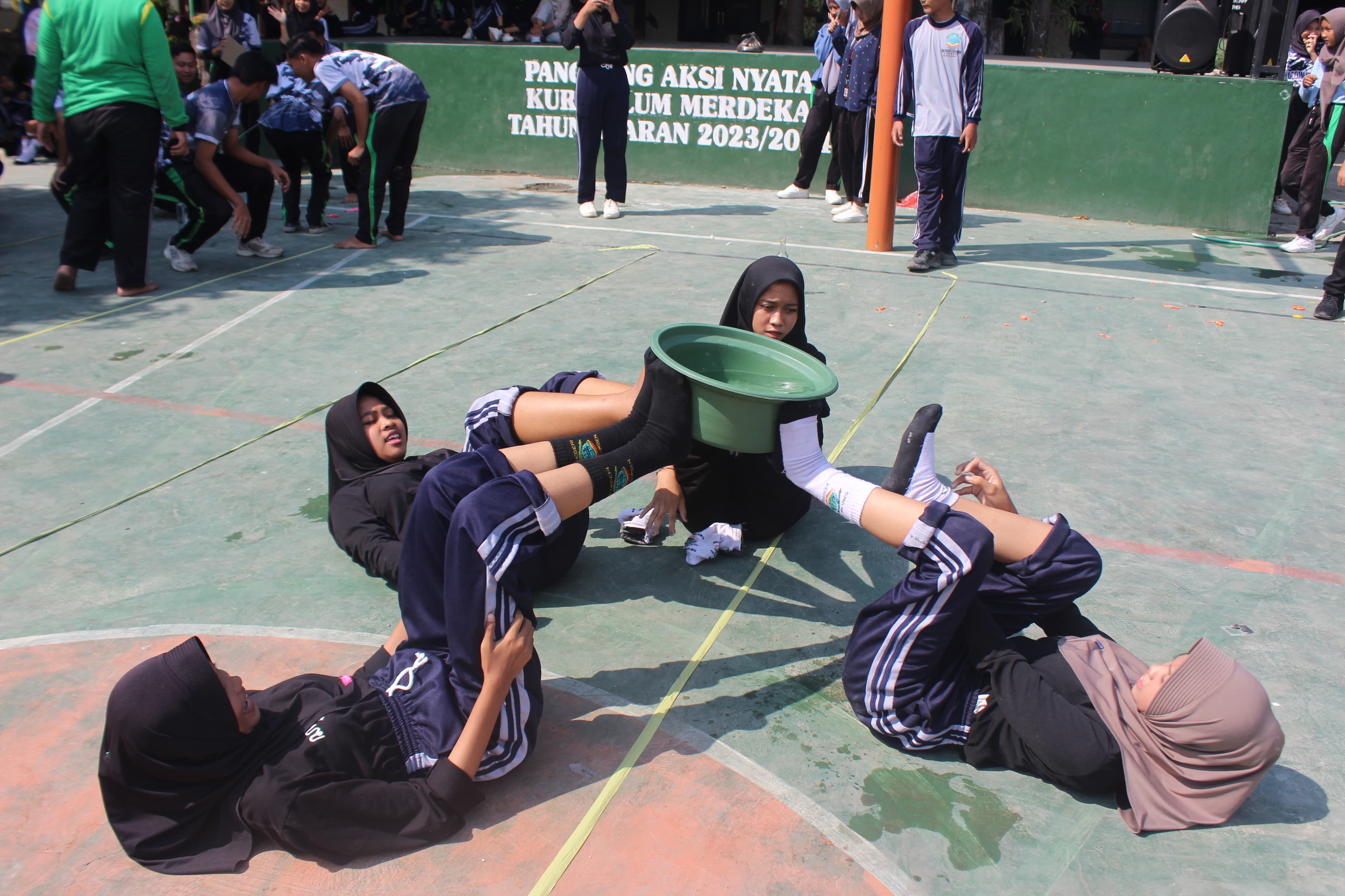 Lomba 17 an